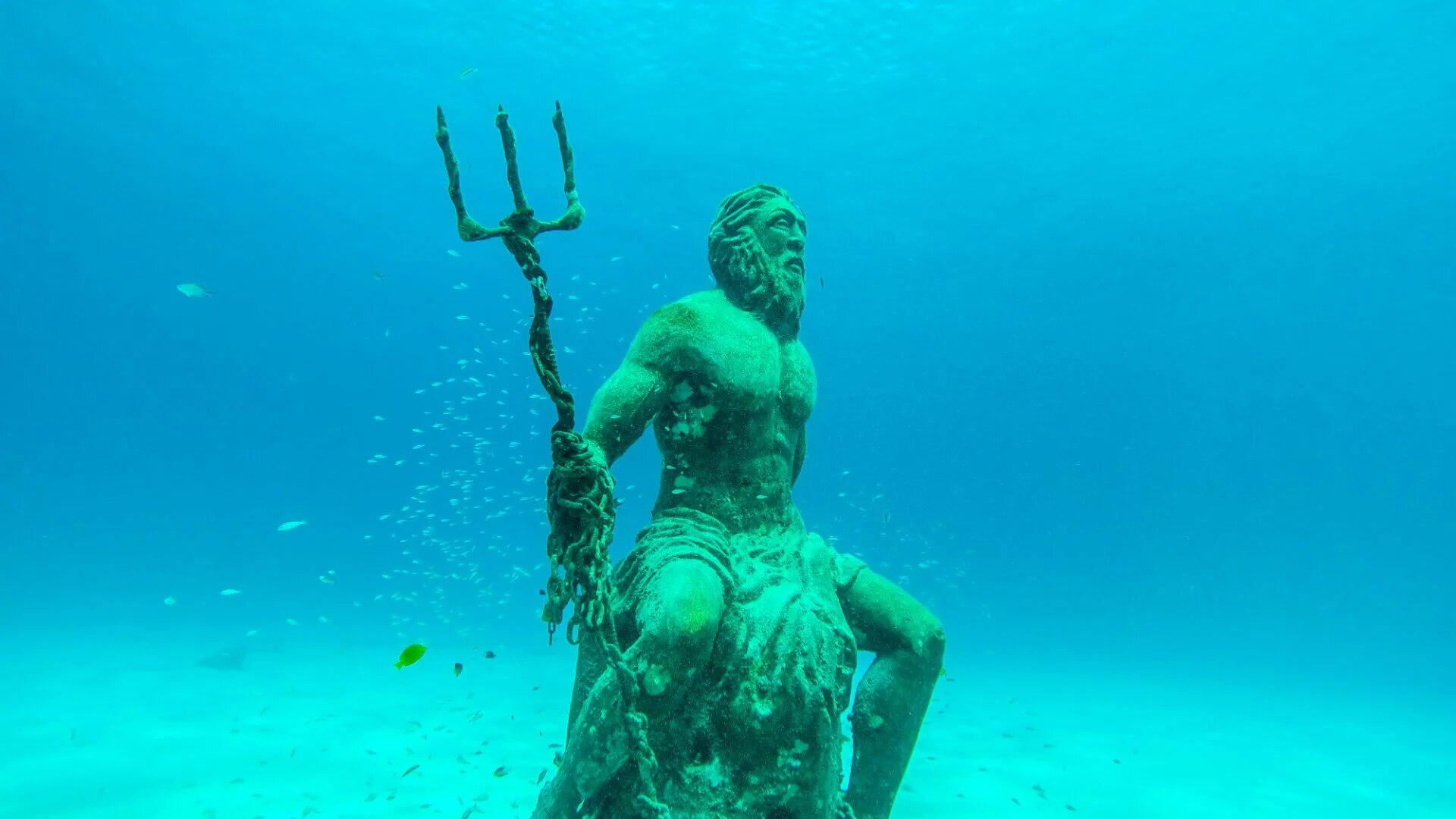 Вода на греческом. Статуя Посейдона в Атлантиде. Статуя Нептун Посейдон. Статуя подводный Атлант Багамы. Посейдон Океанович.