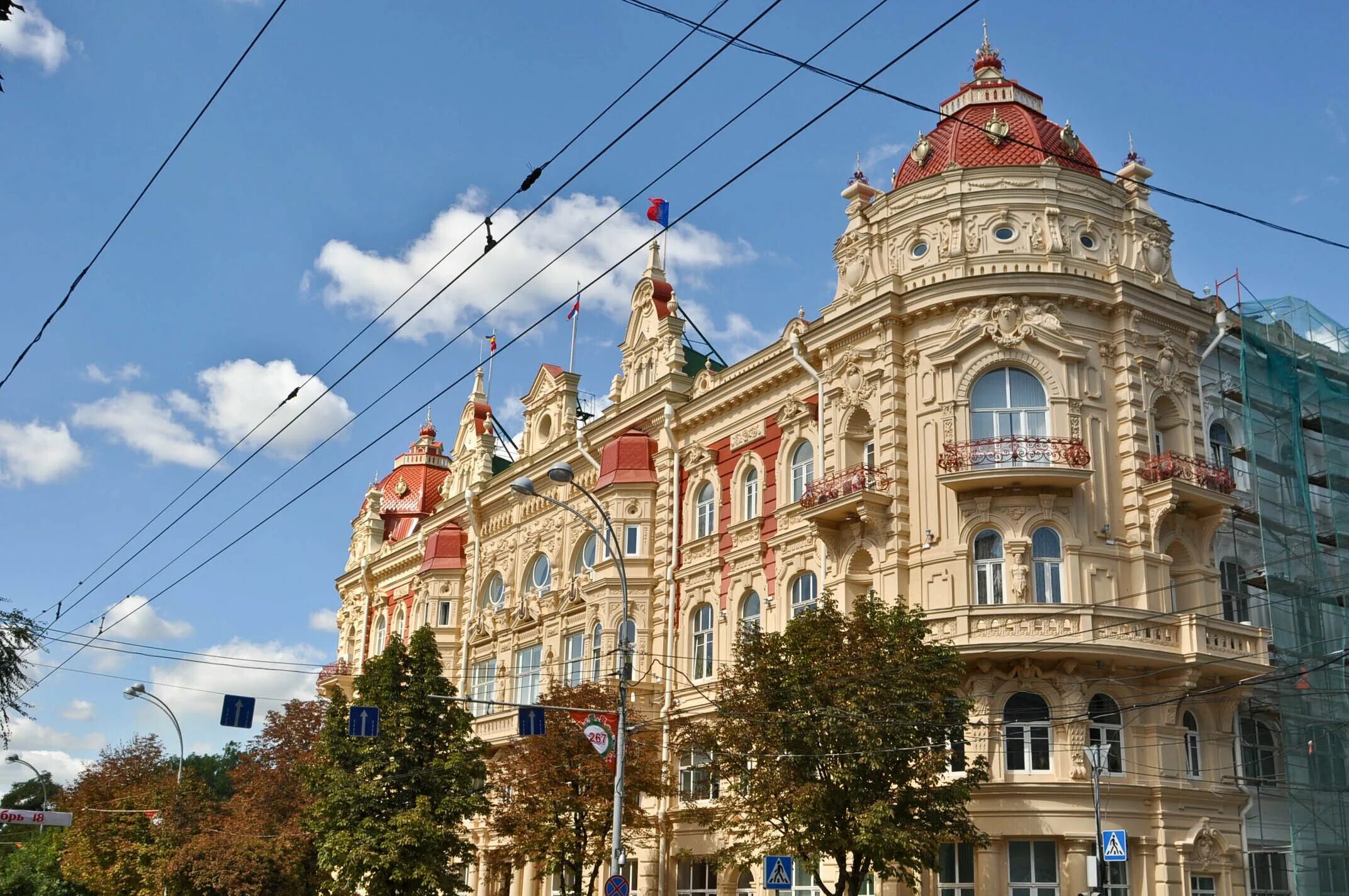 Большая садовая в ростове на дону. Ростовский бродвей. Доходный дом яблокова ростов-на-дону. Улица большая садовая ростов. Большая садовая в ростове на дону.