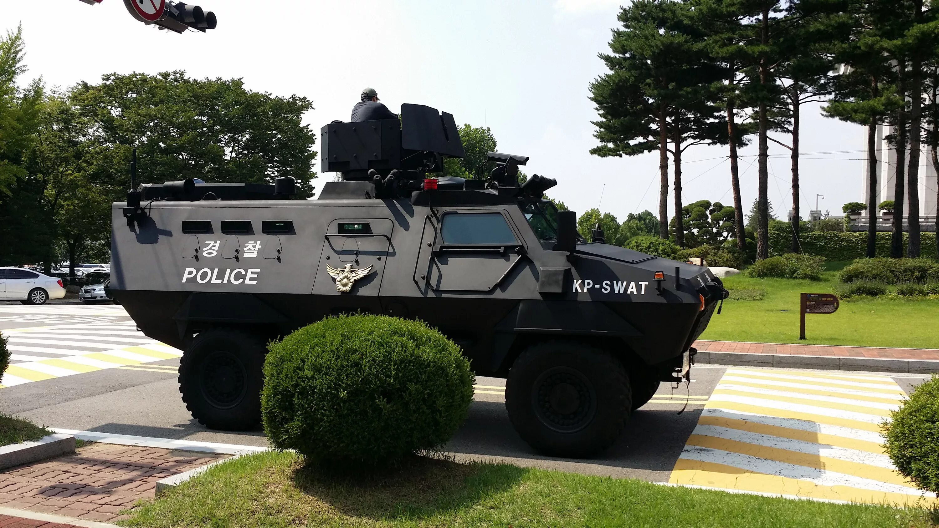 Swat swt-106. Спецназ сват полиция сша. Lenco bearcat swat. Swat экипировка 2023. Lapd swat.