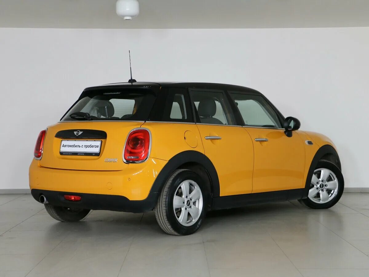 Mini cooper s coupe. Mini r56 red. Музей мини купера. Купер воронеж. Купер воронеж.