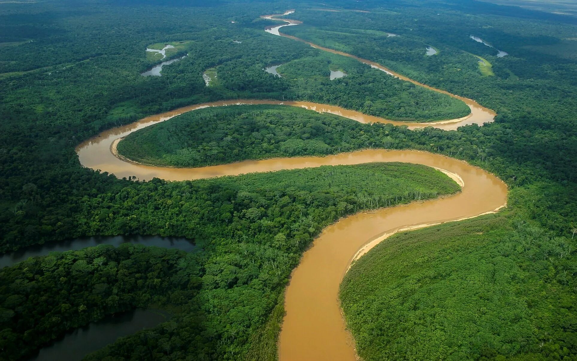Река Амазонка в Бразилии. Южная Америка река Амазонка. Пойма реки амазонки. Исток реки Амазонка. Самая большая река в бразилии