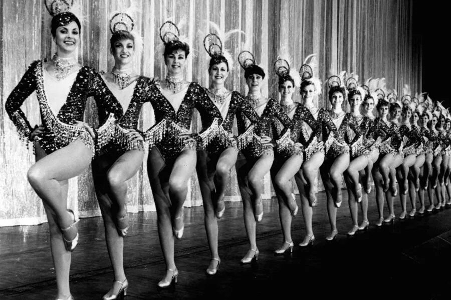 Rockettes шоу-герлз. Кордебалет the Rockettes. Московский Мюзик-Холл кордебалет 1977. Московский Мюзик Холл в 30-е годы. Голую танцующую тетку