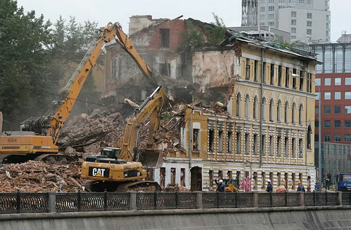 В Москве сносят исторические здания. Разрушение исторического здания. Демонтаж зданий. Демонтаж исторического здания.