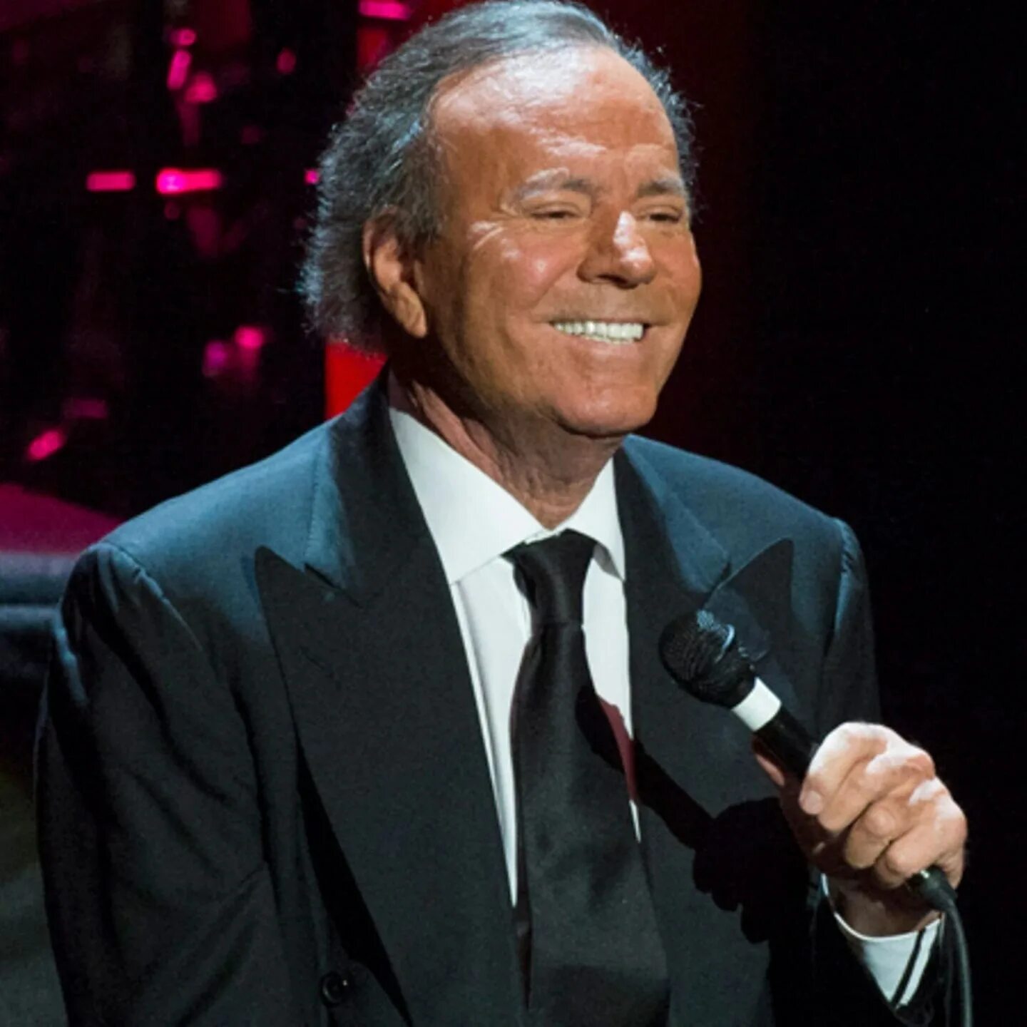Хулио иглесиас слушать без перерыва. Хулио иглесиас фото. Julio iglesias сейчас. Хулио иглесиас-старший. Хулио иглесиас фото.