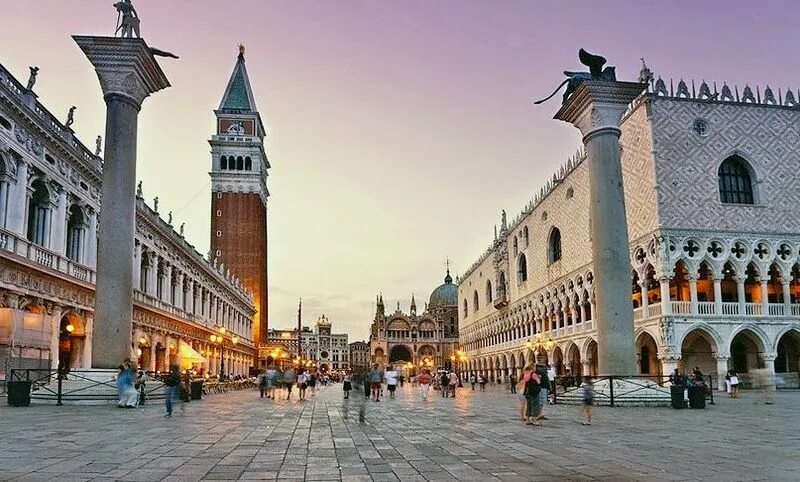 Площадь сан. Площадь Сан Марко. Венеция площадь Сан Марко. Пьяцца Сан Марко. Площадь Святого марка в Венеции.