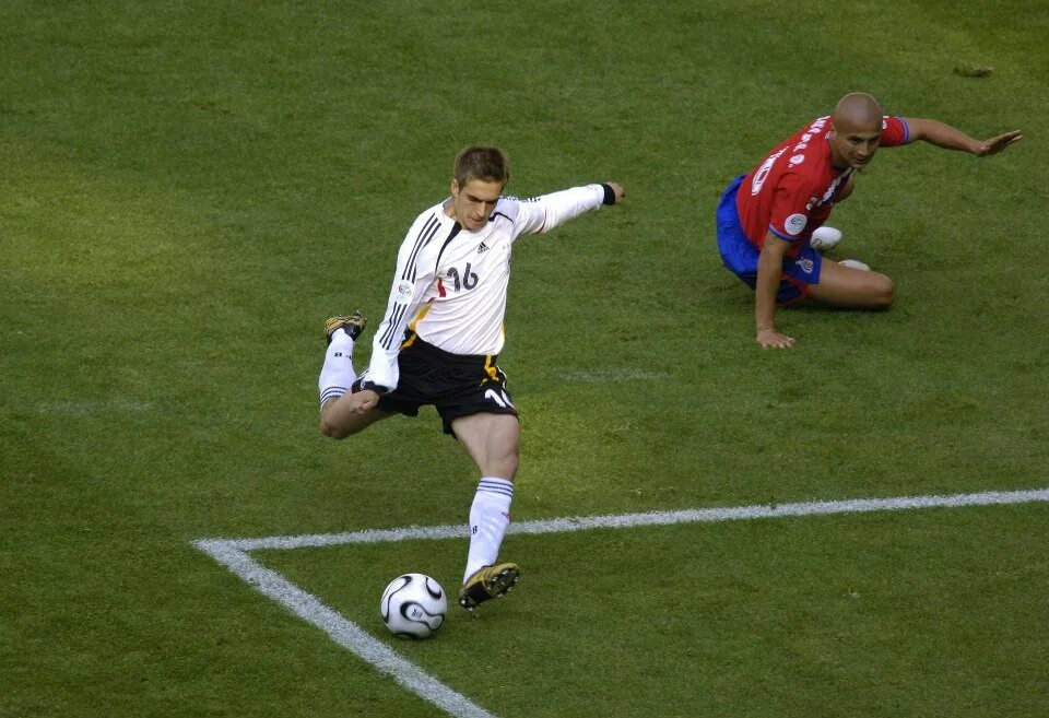 Документальное про футбол. Краснодар команда. Fifa football 2005 обложка. Роналду смешные фото. Документальное про футбол.