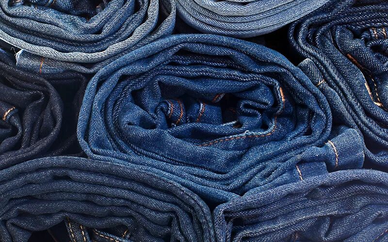 Is denim. Джинсовая ткань. Джинсовая ткань Джин. Джинса черная стрейч. Окрашивание джинсовой ткани индиго.