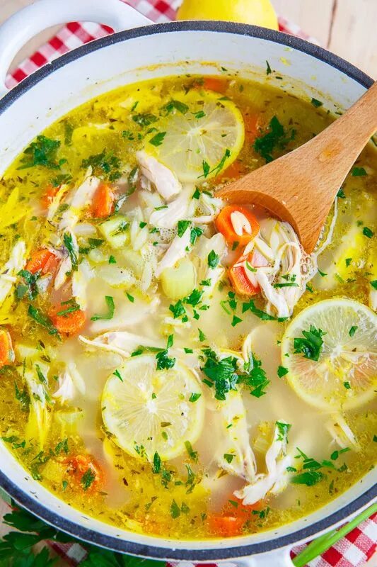 Сварить вкуснейший супчик. Суп с орзо. Куриный суп. Вкусный суп из курицы. Вкусный суп на курином бульоне.