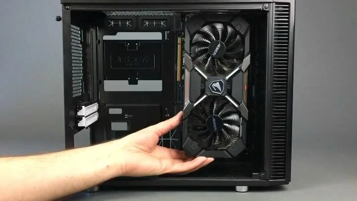 Вертикальная видеокарта в корпусе. Вертикальная планка для видеокарты. Corsair riser. Вертикальное крепление видеокарты в корпусе. Matrexx 70 кронштейн вертикального расположение видеокарты.