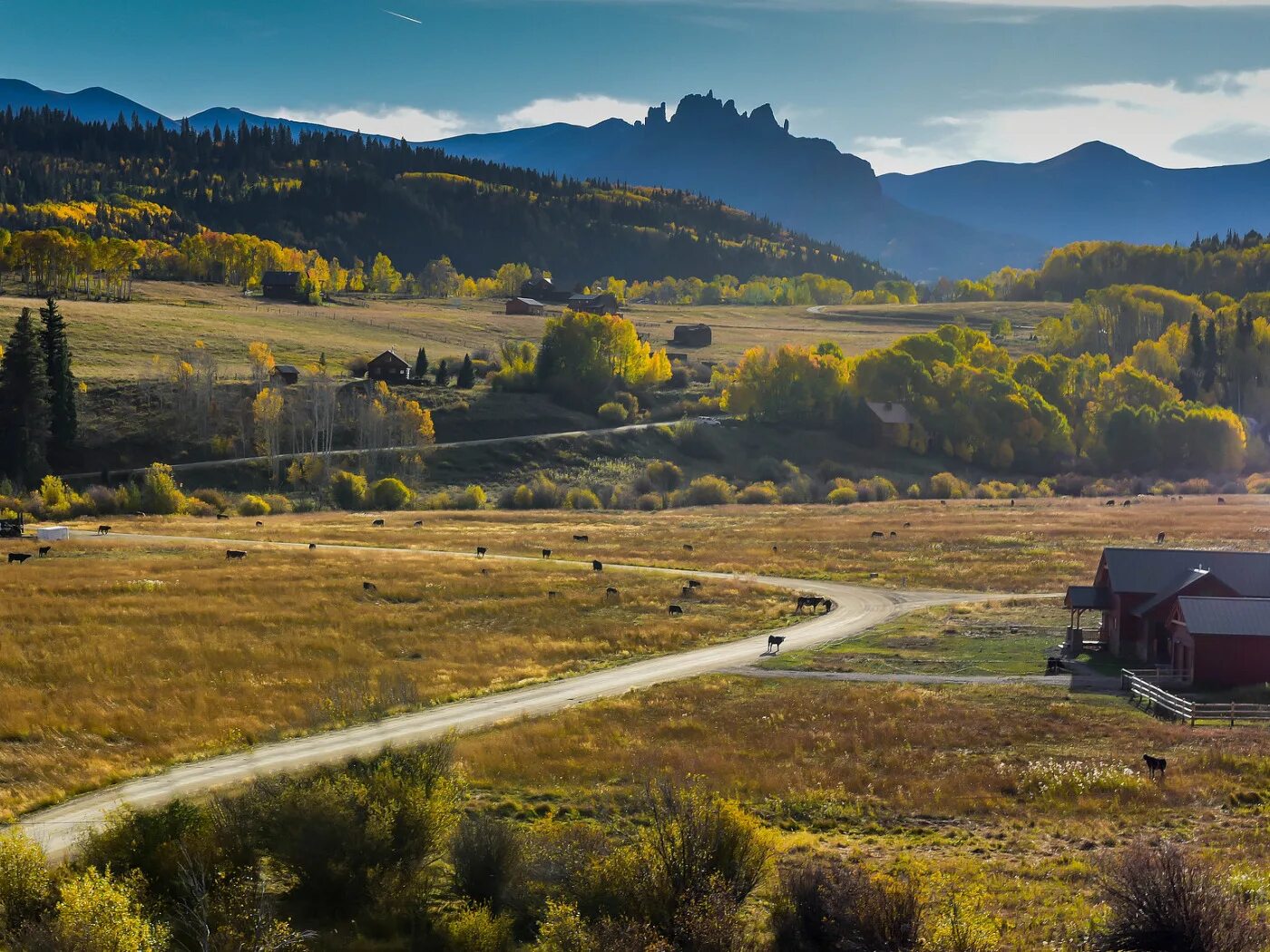 Теннесси деревня. Деревня на Холме. Красивая деревня. Поле деревня. Hills village