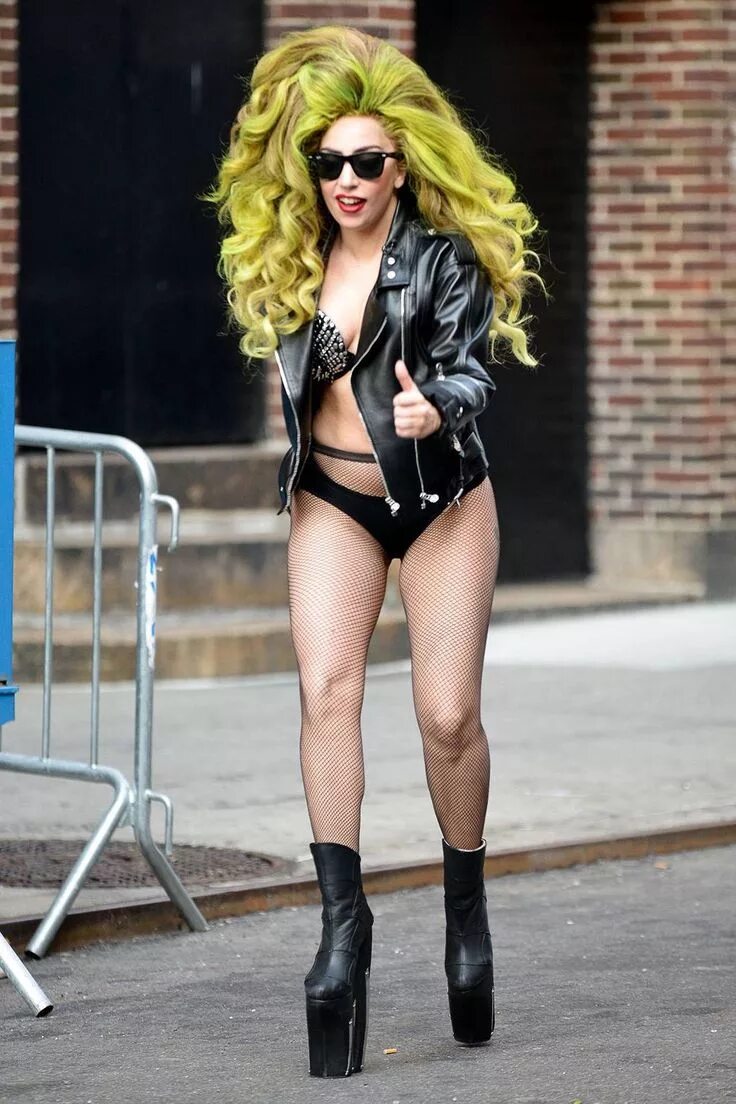 Леди гага спид. Леди Гага 911. Леди Гага аутфиты. Леди Гага фото. Lady Gaga Judas outfits.