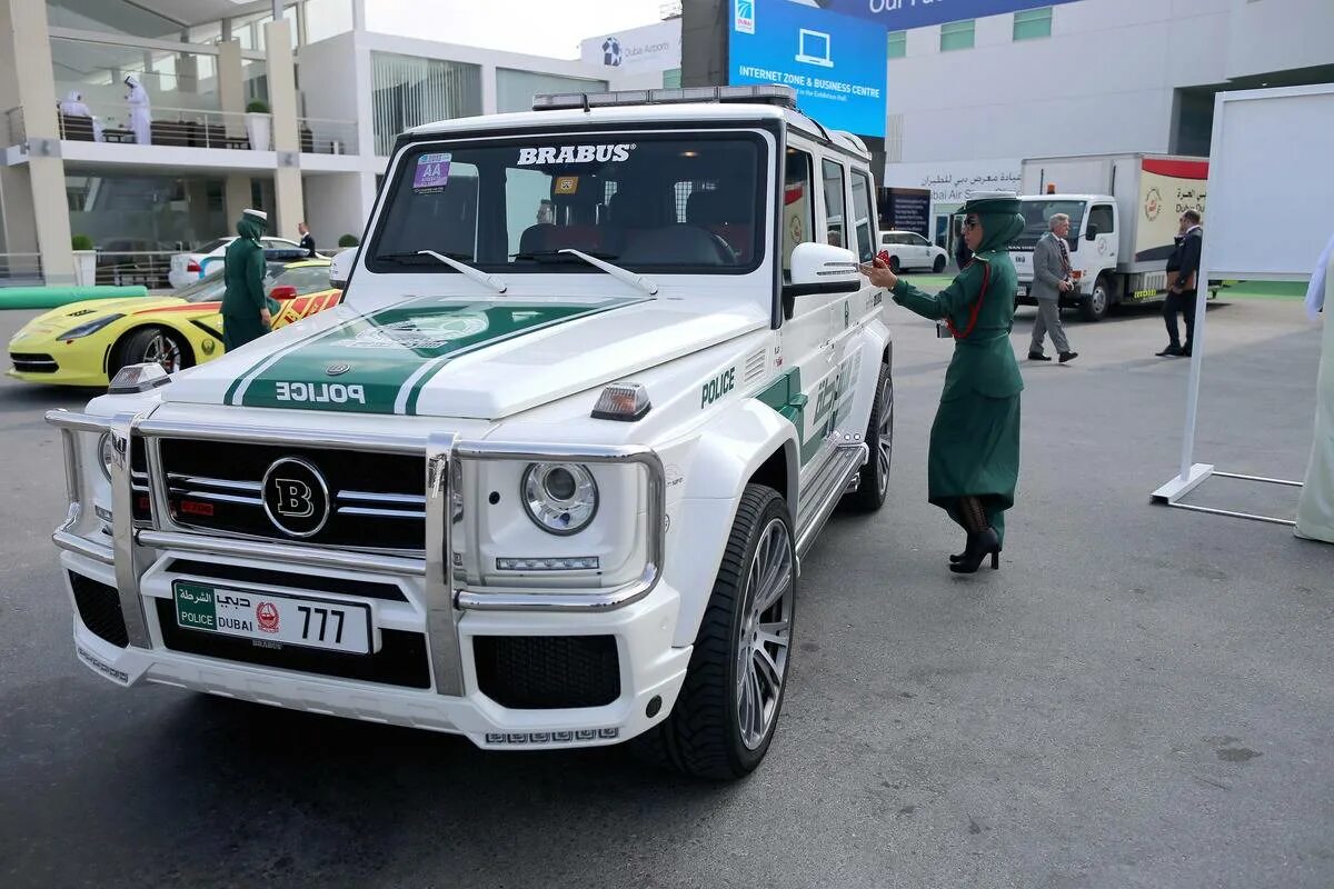 Гелик в дубае. Гелик полиция Дубаи. Mercedes g63 arab. Полиция Дубая Брабус. Mercedes g63 AMG В Дубае.