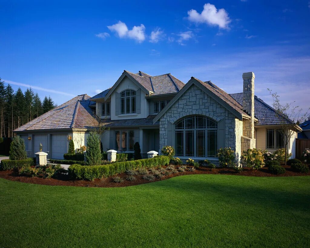 Счастливая семья в доме. Уютный домик. Красивые коттеджи. Хочу получить дом. Красивые загородные дома.