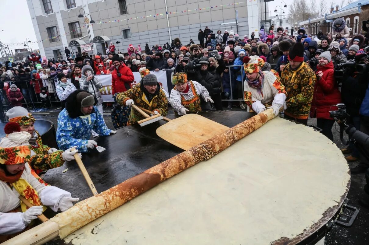 Самый большой блин на масленицу ялуторовск. Масленица в ялуторовске 2023. Масленица в ялуторовске. Масленица в ялуторовске 2023. Масленица в ялуторовском остроге.