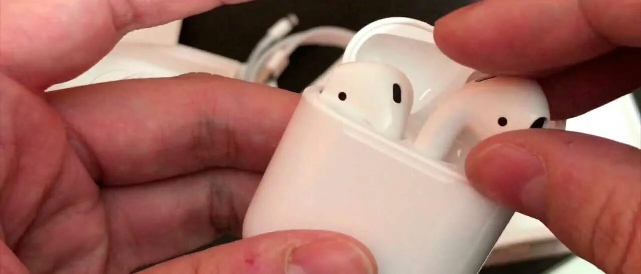 Разряжается наушники airpods