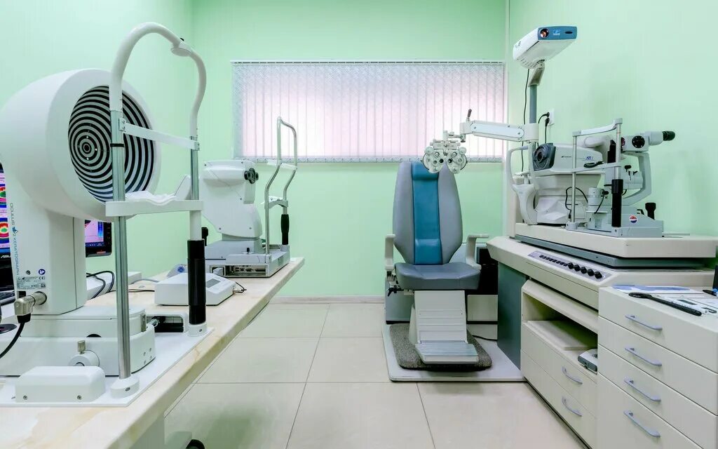 глазной центр семей. глазная доктор визус клиника. клиника глазных болезней профессора ивановой. маленькая офтальмологическая клиника. центр семейной офтальмологии смоленск.