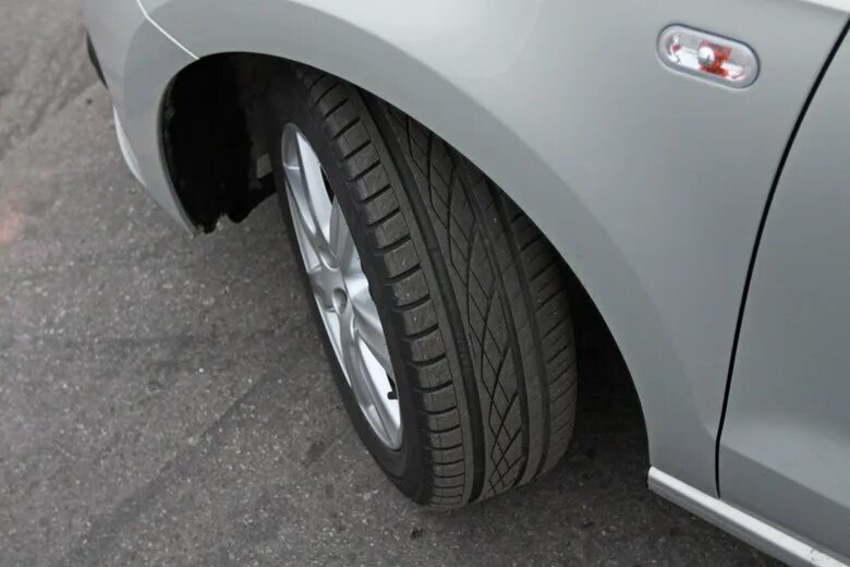 Колесо 185 70 15 rays. 185/60 r15 polo sedan. Фольксваген поло летняя резина. Какая резина на поло седан 2011. Колеса на поло седан 185/60r15.