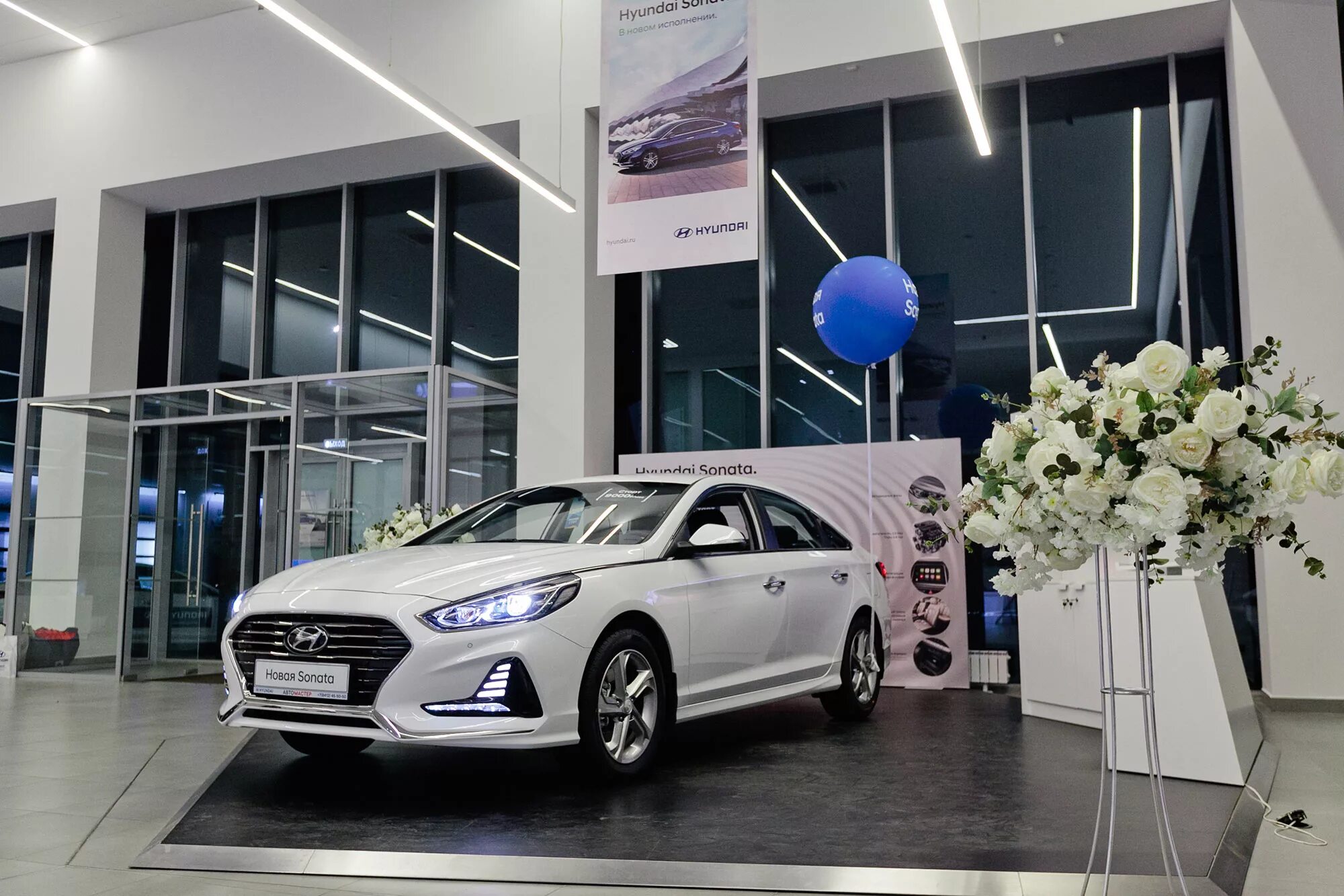 Дилерский центр Hyundai. Автосалон Хендай. Машина автосалон Хендай. Купить hyundai дилер