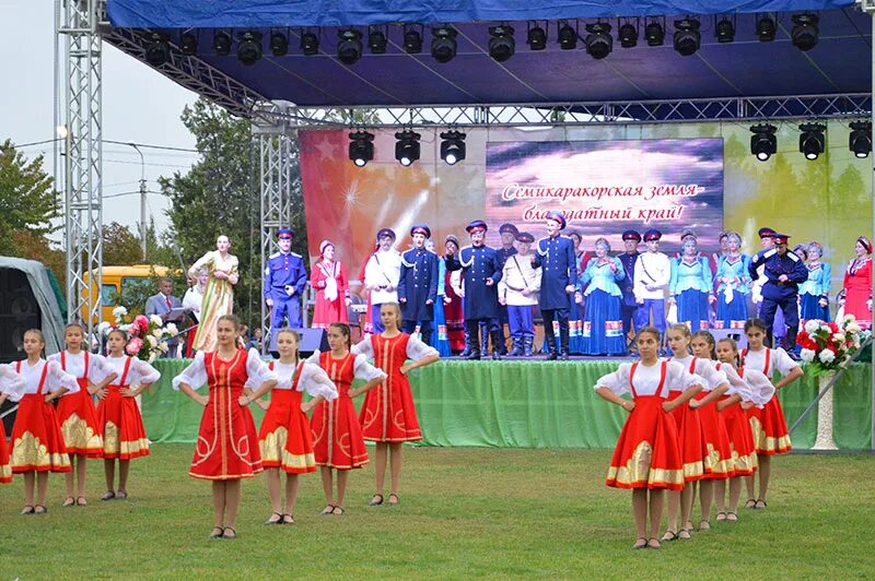 Погода в г семикаракорске. Семикаракорск население. Семикаракорск достопримечательности. Ансамбль Русь Семикаракорск. Семикаракорск парк.