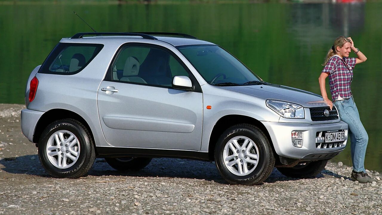 Toyota rav4 3. Toyota rav4 2 поколение. Toyota rav4 трёхдверный. Тойота рав 4 2000.