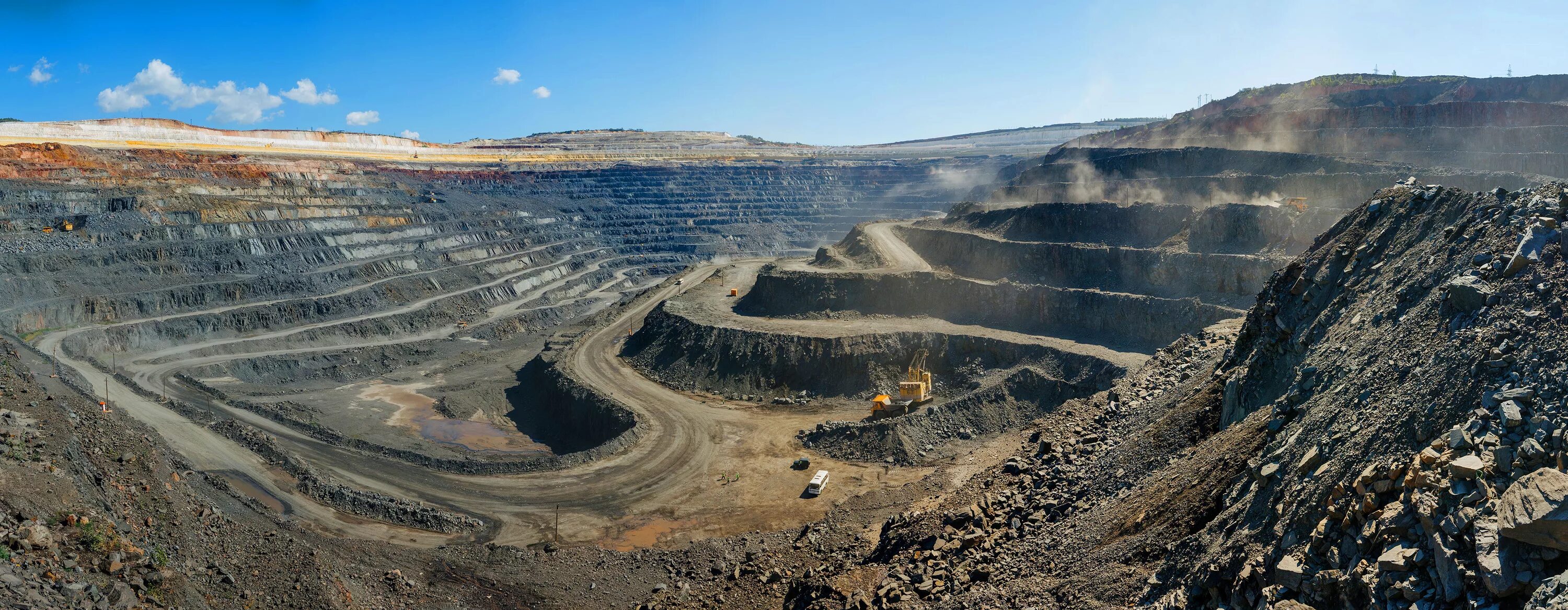 Железногорск — илимский горно-обогатительный комбинат. Горевский гок новоангарский обогатительный комбинат. Костомукша горно-обогатительный комбинат. Старый оскол рудник лебединский гок. Карьер коршуновский гок железногорск-илимский.