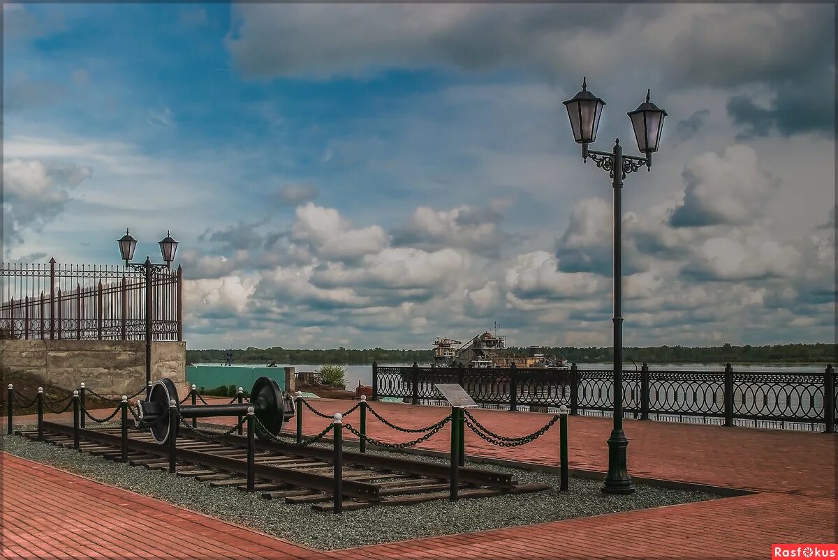 река кама город сарапул. набережная камы сарапул фонтан. набережная реки камы в сарапуле. набережная реки кама сарапул. набережная реки кама сарапул.