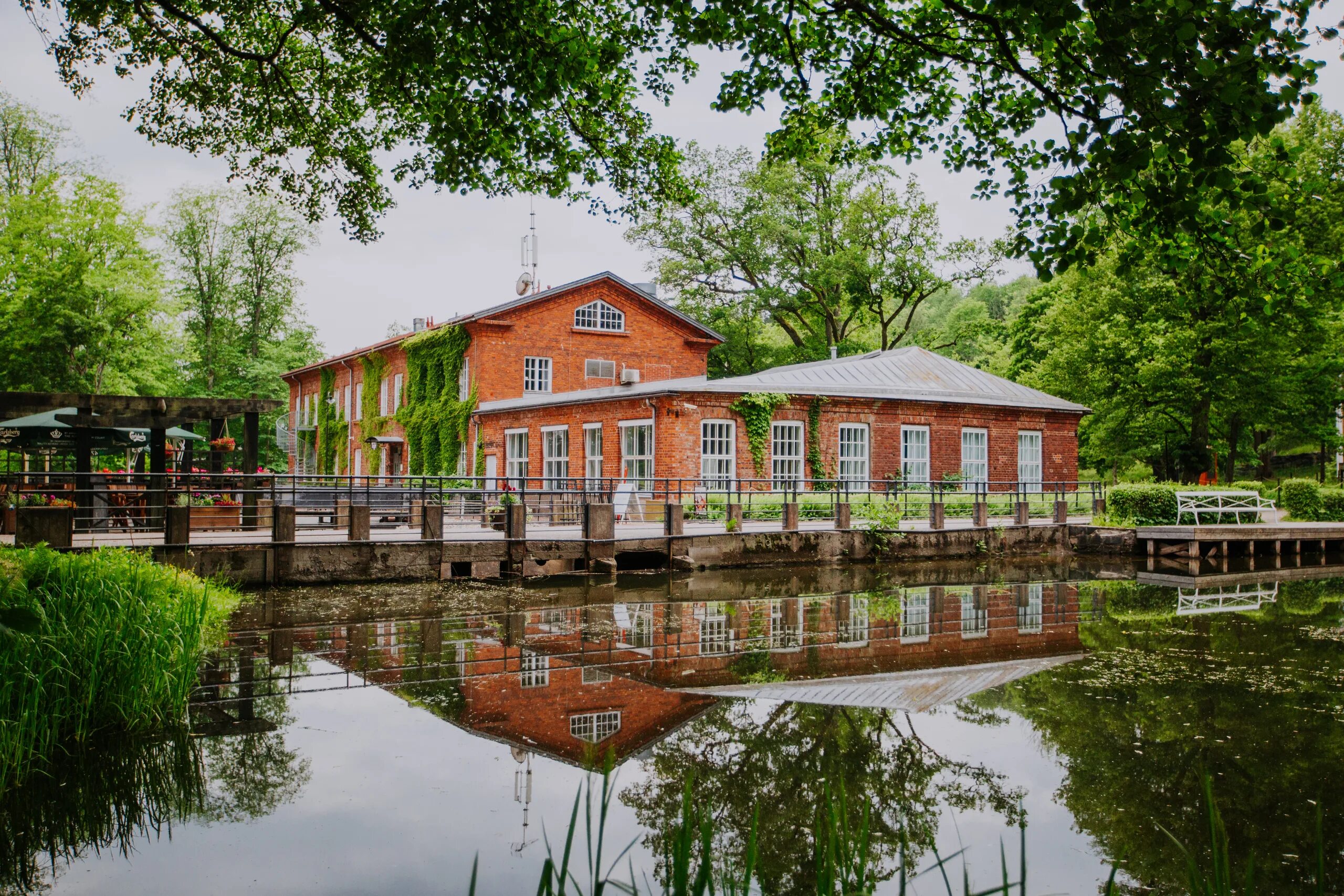 Riverside village. Деревня Фискарс Финляндия. Финская деревня Фискарс. Фискарс деревня в Финляндии фото. Финляндия наследие.