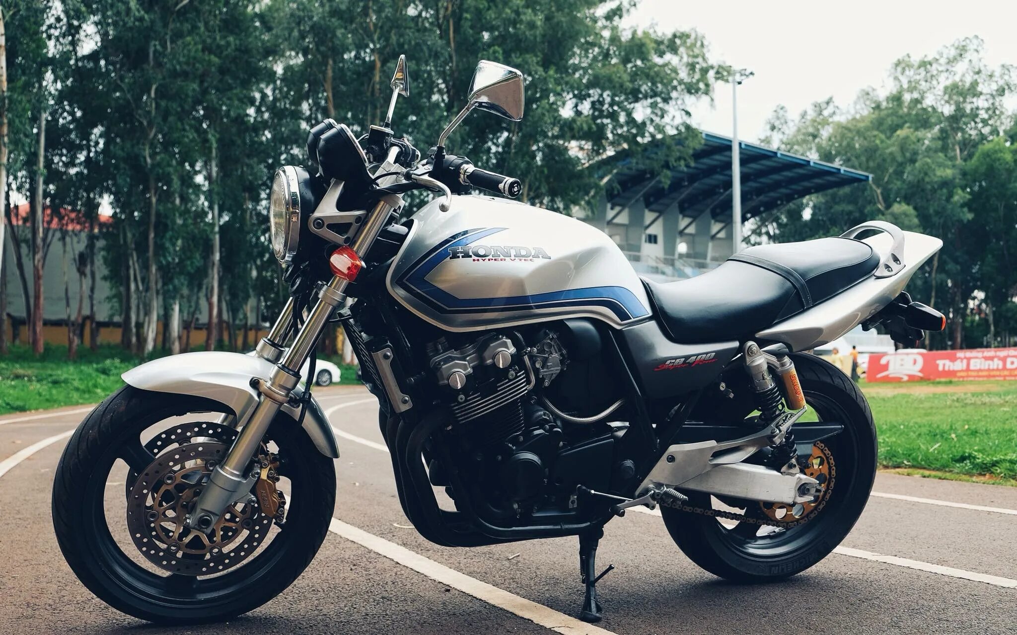 Honda cb400sf. Мотоциклы Honda cb400sf. Honda SB 400. Honda CB 400. Хонда 400 купить бу