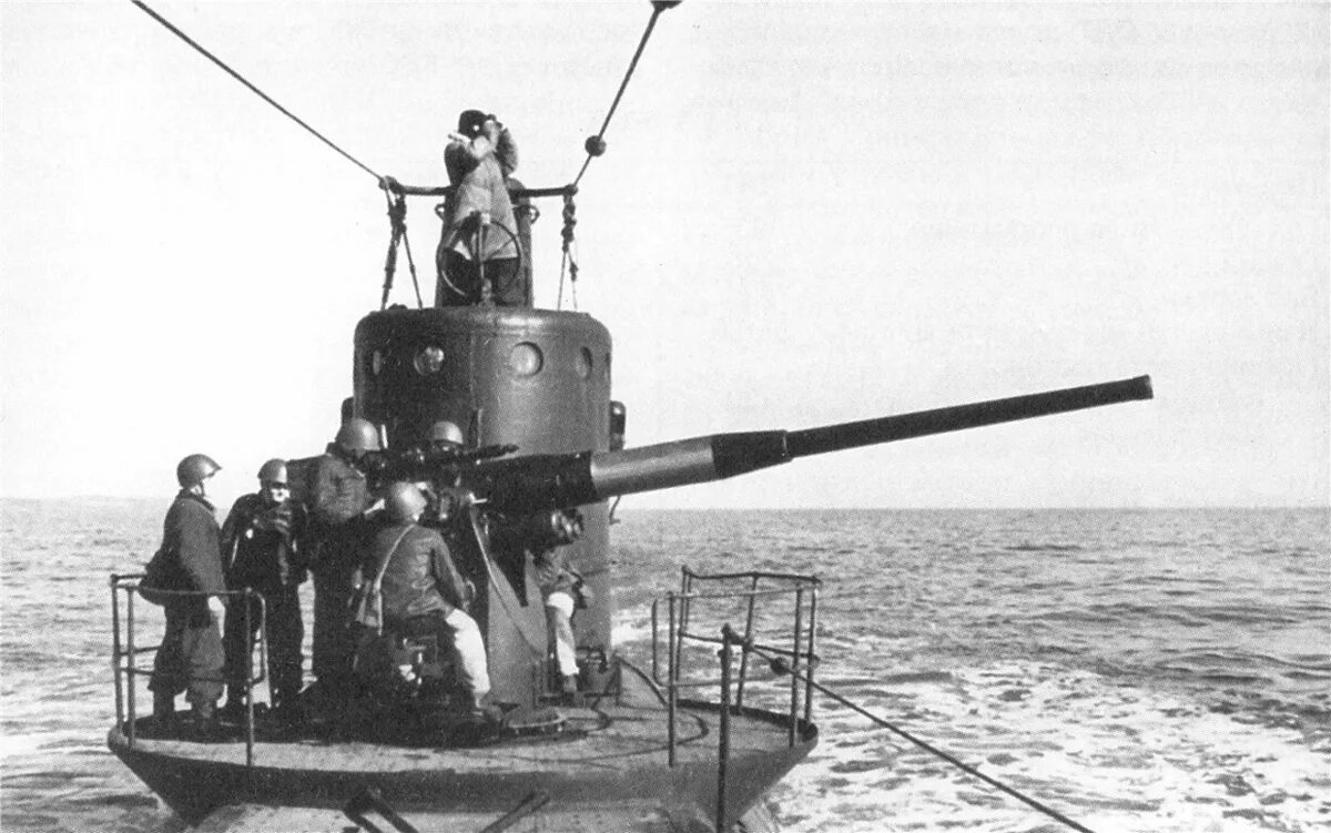 подводная лодка с пушкой. подводный монитор м1. подводный минзаг ленинец. двигатель ленинец л 3/2. подводная артиллерия.