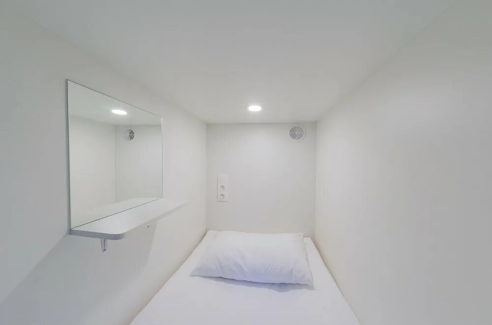Qube capsule. Капсульный хостел qube. капсульный отель qube в москве. qube capsule, москва. капсульный отель павелецкая.