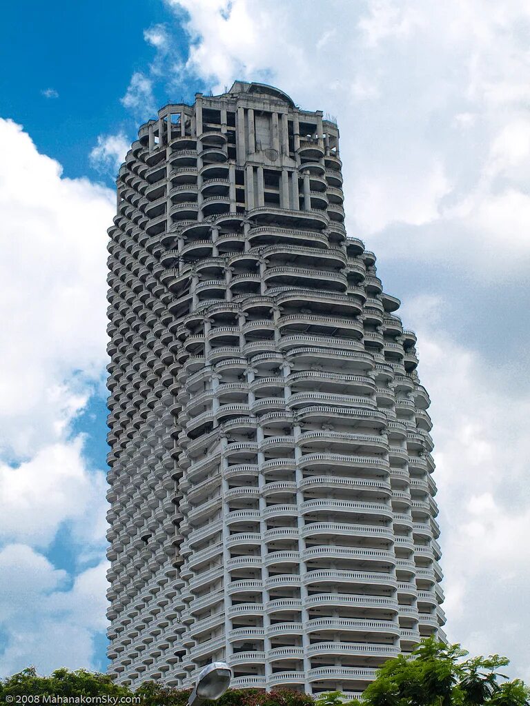 Unique tower. Небоскреб Sathorn unique. Башня Саторна Таиланд. Sathorn unique Бангкок. Заброшенный небоскреб в Бангкоке.