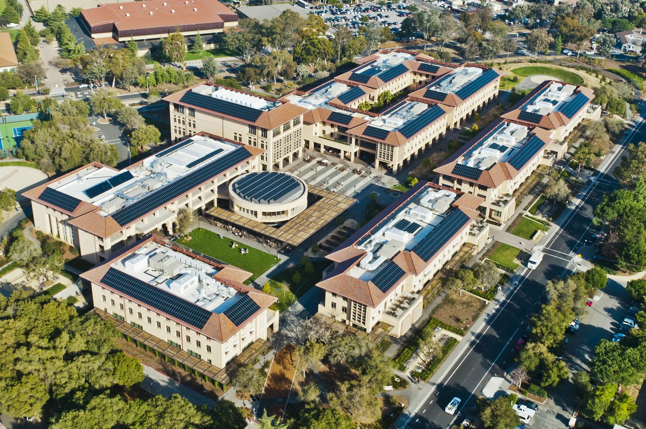 Лучшие американские школы. Стэнфордский университет США. Стэнфорд университет фото. Stanford University корпуса. Школа в Америке.