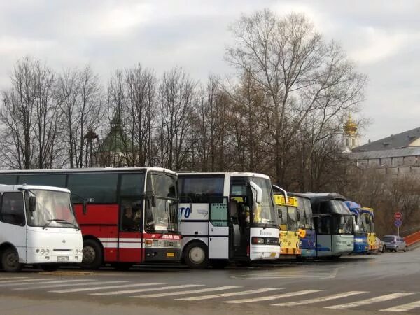 Парковка общественного транспорта. Стоянка Сергиев Посад. Автобусная стоянка. Стоянка автобусов. Парковка для туристических автобусов.