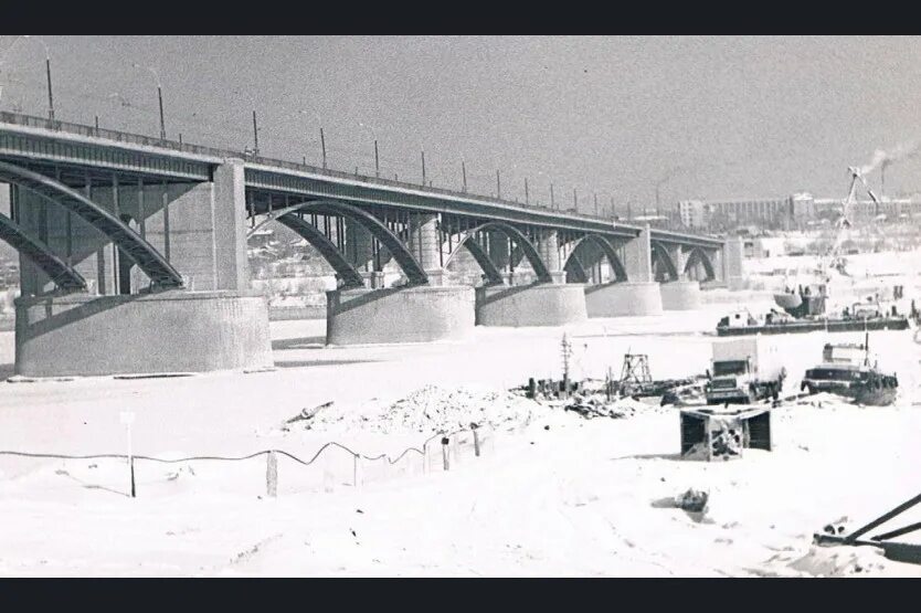 Октябрьский мост новосибирск 1955. Стройка мост октябрьский новосибирск. Железнодорожный мост новосибирск. Мосты новосибирска история. Октябрьский мост новосибирск 1955.