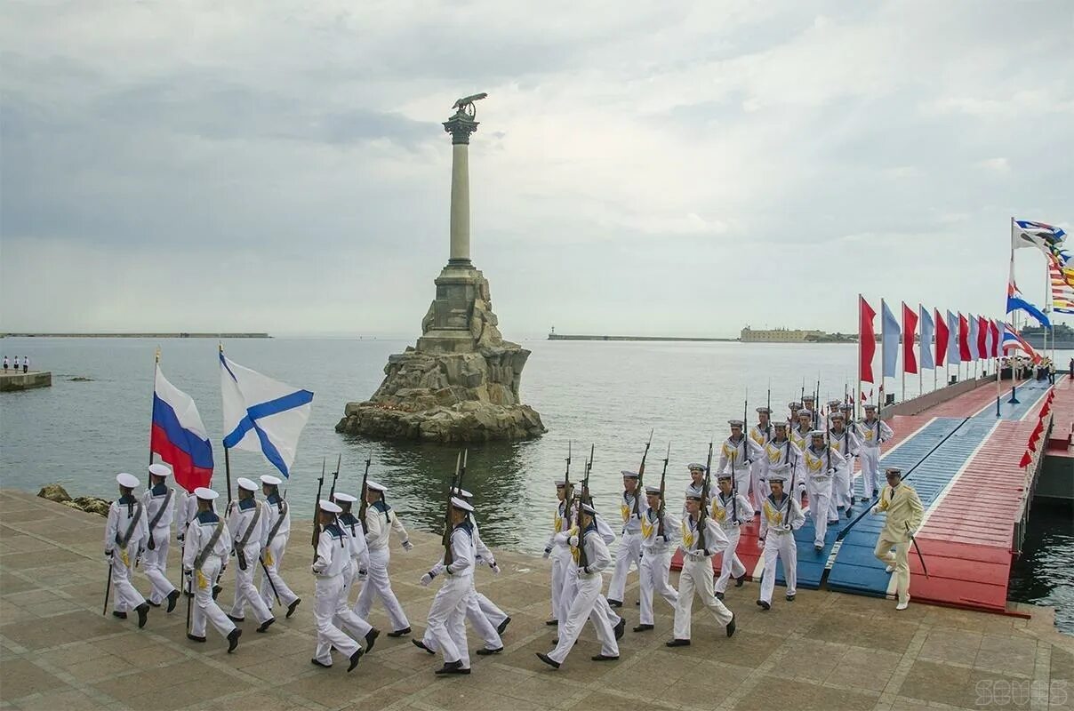 Севастополь крым россия картинки. ВМФ Севастополь. Крым Севастополь ВМФ. Севастополь город русских моряков. День военно морского флота Севастополь.