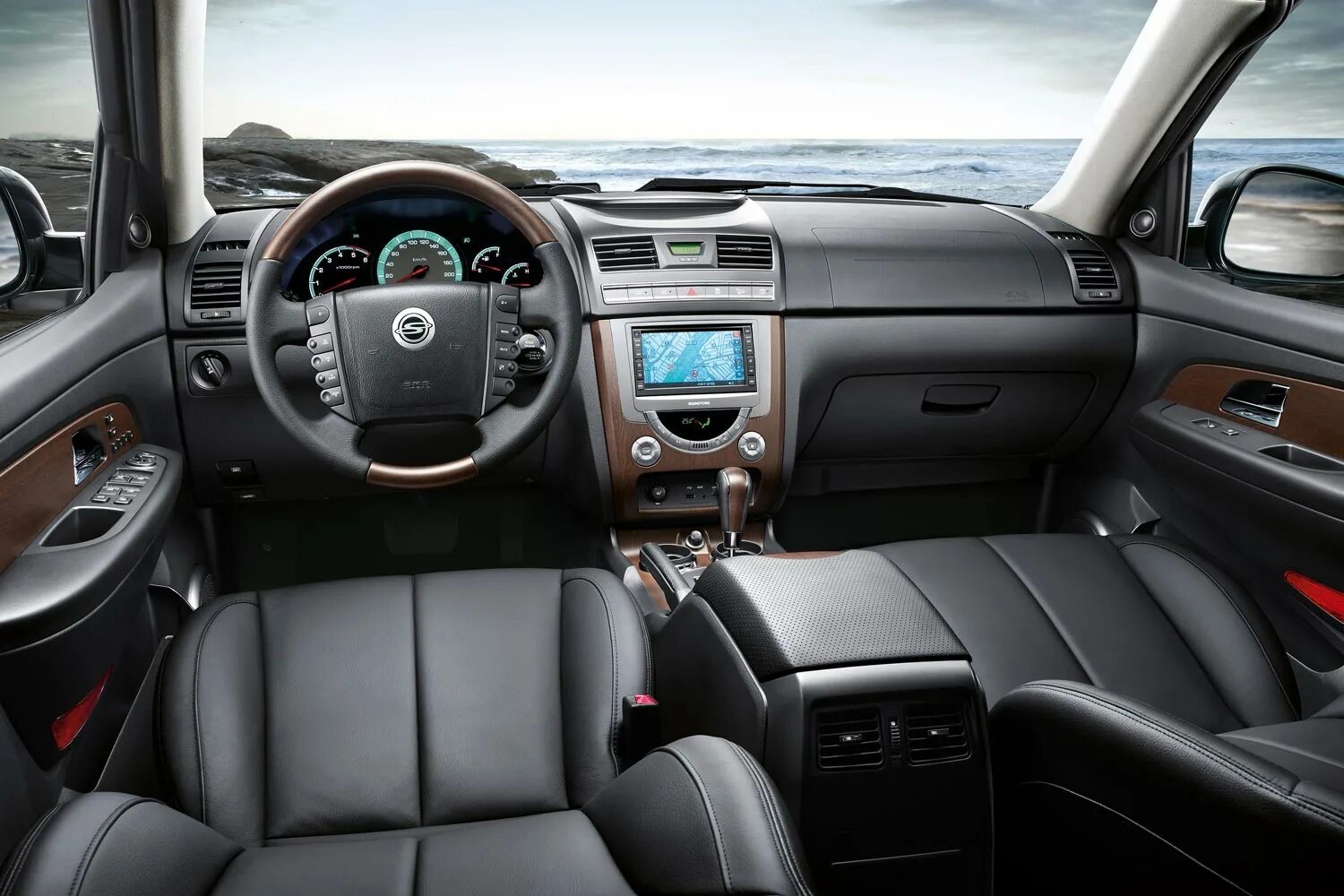 Ssangyong rexton 2.7 xdi. Ssangyong rexton 2 салон. ссангйонг рекстон 2. ssangyong rexton 2012. санг енг рекстон 4 поколения.