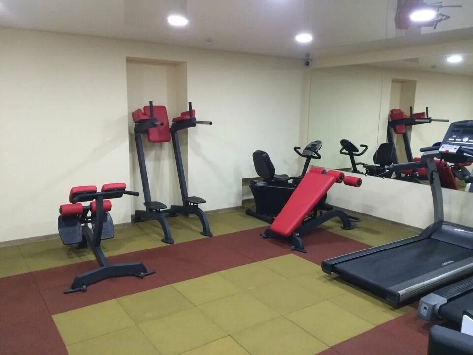 Спортзалы минеральные. Пятигорск энерджи 8 линия. Маленький спортзал. Прометей кумертау тренажерный. Прометей ейск спортзал.