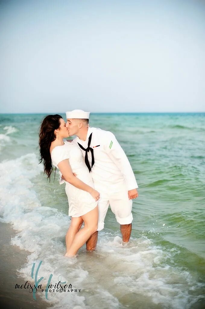 Моряки и морячки. Любовь моряка и девушки. Жена офицера. Фотосессия морская тематика. Моряк и девушка.