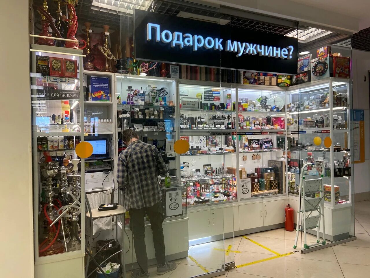 Мужские товары спб. Дипломат магазин мужской. Магазин подарков для мужчин. Санкт петербург магазин мужской одежды модной. Дипломат магазин мужской одежды спб.