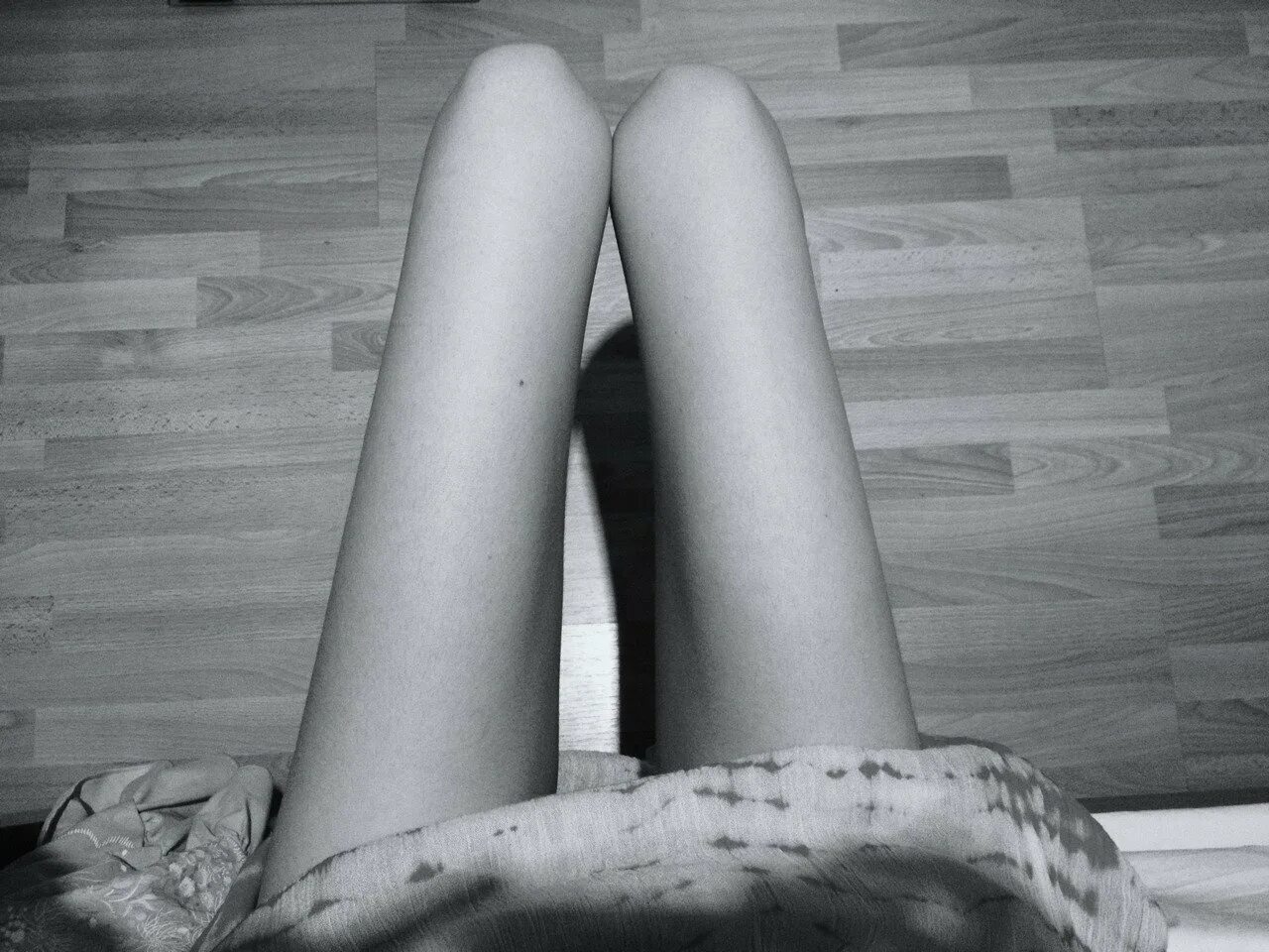 Фото ляшек. Худые ляжки. Худые ноги. Худые женские ноги. Костлявые ноги у девушек.