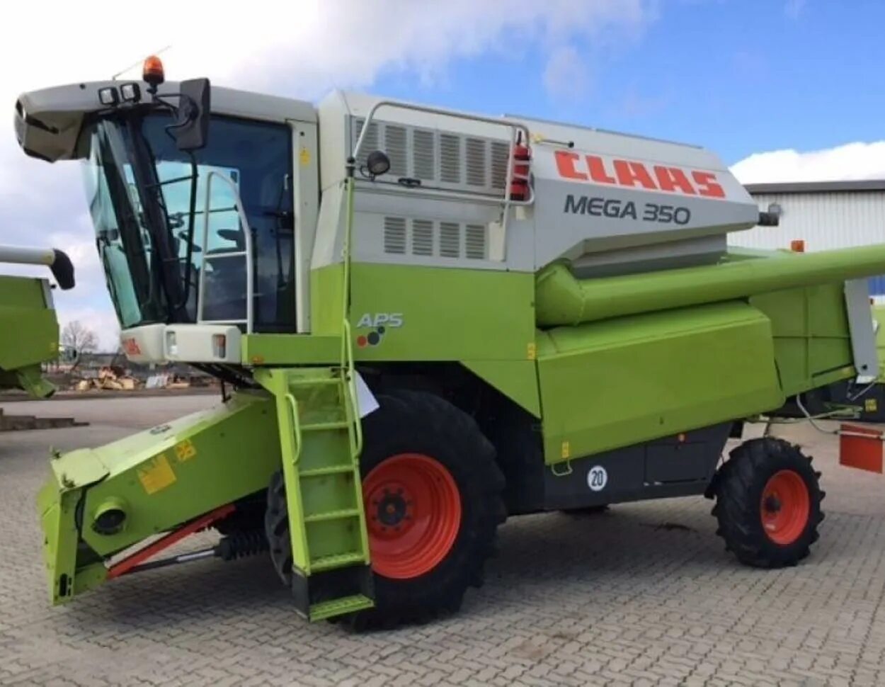 Комбайн CLAAS Mega. Комбайн Клаас мега 350. Комбайн CLAAS Mega 370. Мега 350 комбайн габариты.