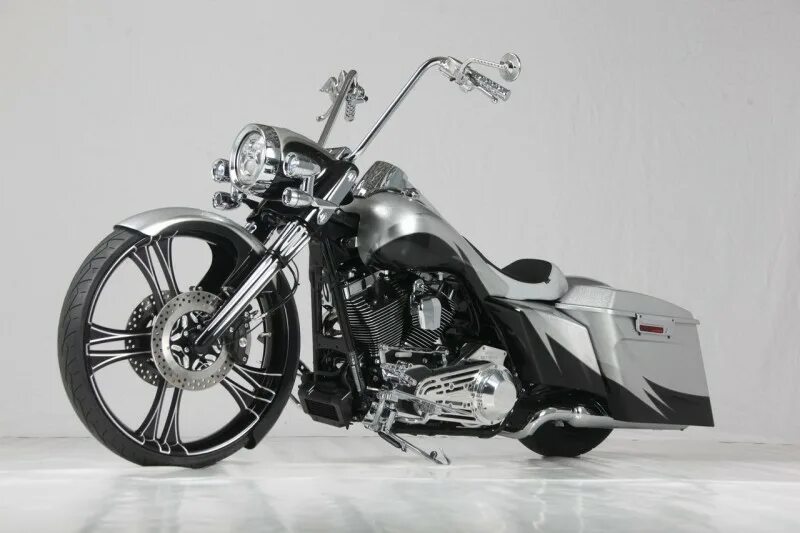 Ducati bobber. V rod dragster. Chrome customs. Кастомайзер билли лэйн. Мотоциклы германии марки.