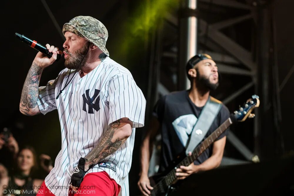 Limp bizkit vibes. Limp Bizkit 2013. Limp Bizkit 2018. Limp Bizkit 2022 Live. Солист лимбискит.