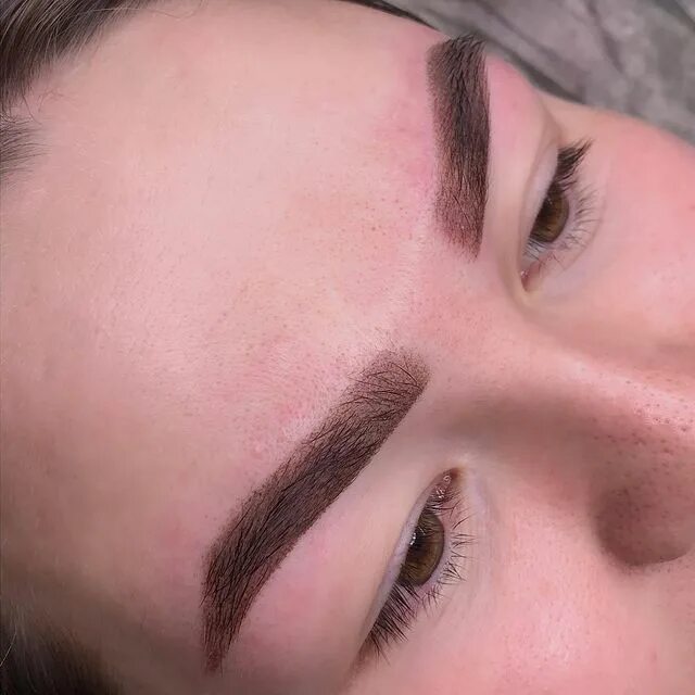 намочила брови после перманентного макияжа. перманентный макияж бровей при беременности. незаметный татуаж. перманентный макияж бровей на жирной коже. перманентный макияж бровей толстые брови.