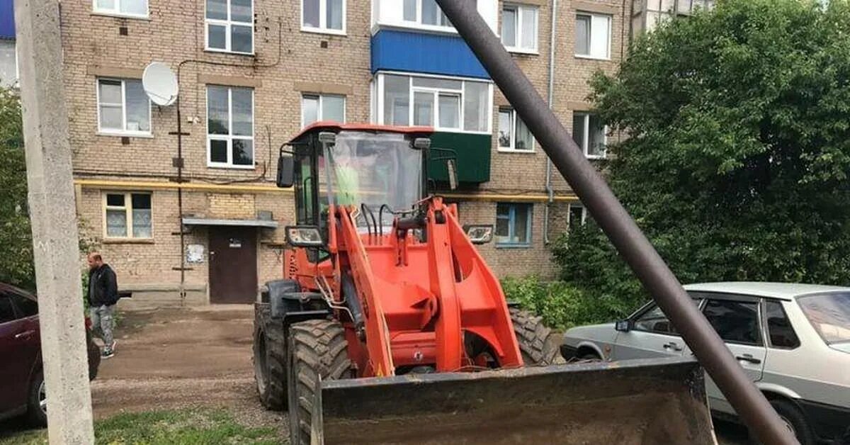 Водитель погрузчика. Кабина водителя погрузчика. Komatsu fd50ayt-10. Atlas copco scooptram st1030. Нашли погрузчик.