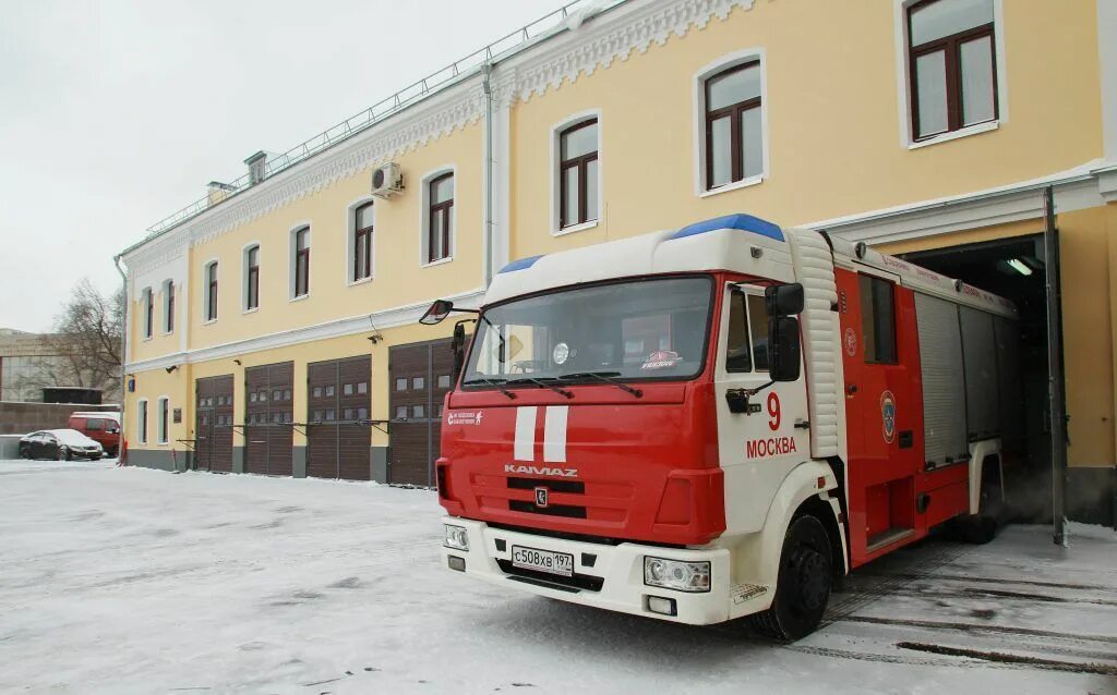 Что случилось с зданием 1 пожарного депо. Пожарное депо Москва. Здания в Москве пожарных депо. Пожарное депо новая Москва. Здание пожарного депо Россия.