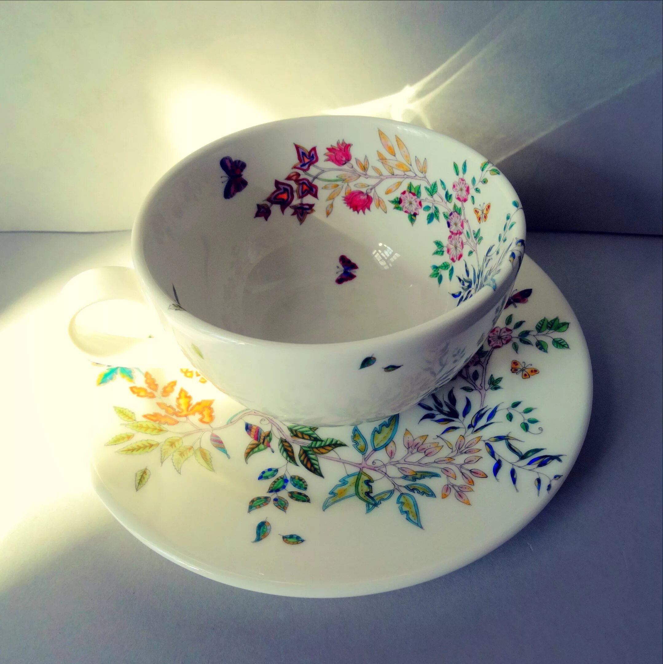 разноцветные чашки. цветные кружки. кружка "полевые цветы" y4-5350 (450мл). стеклянные кружки. дизайнерская посуда.