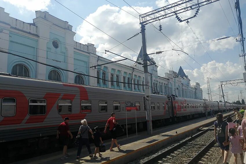 Ртищево петербург. Ртищево. Ртищево вокзал фото. Ртищево Ленин у вокзала. Вокзал Ртищево фото 2022.