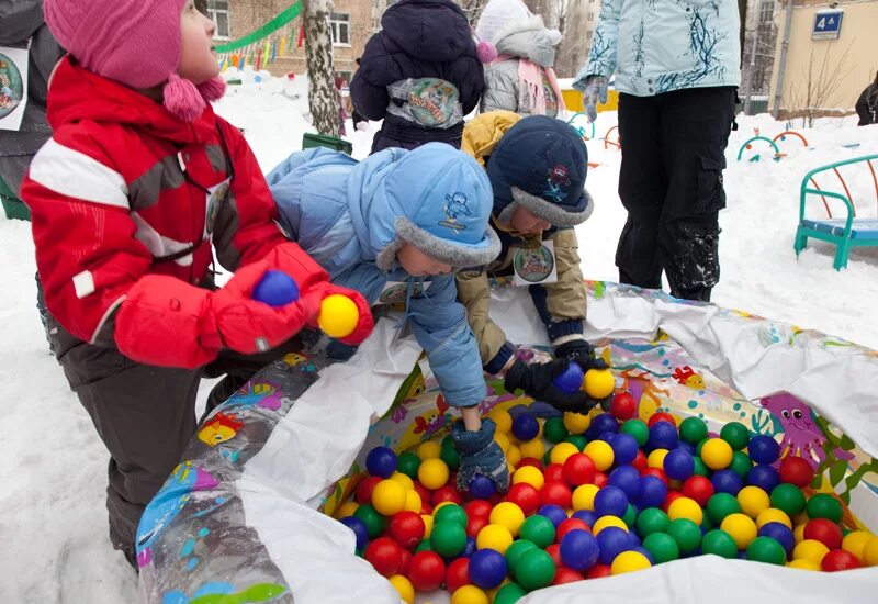 развлечения на новый год на улице. зимние развлечения. развлечения на новый год на улице. соревнования на масленицу. соревнования на улице зимой.