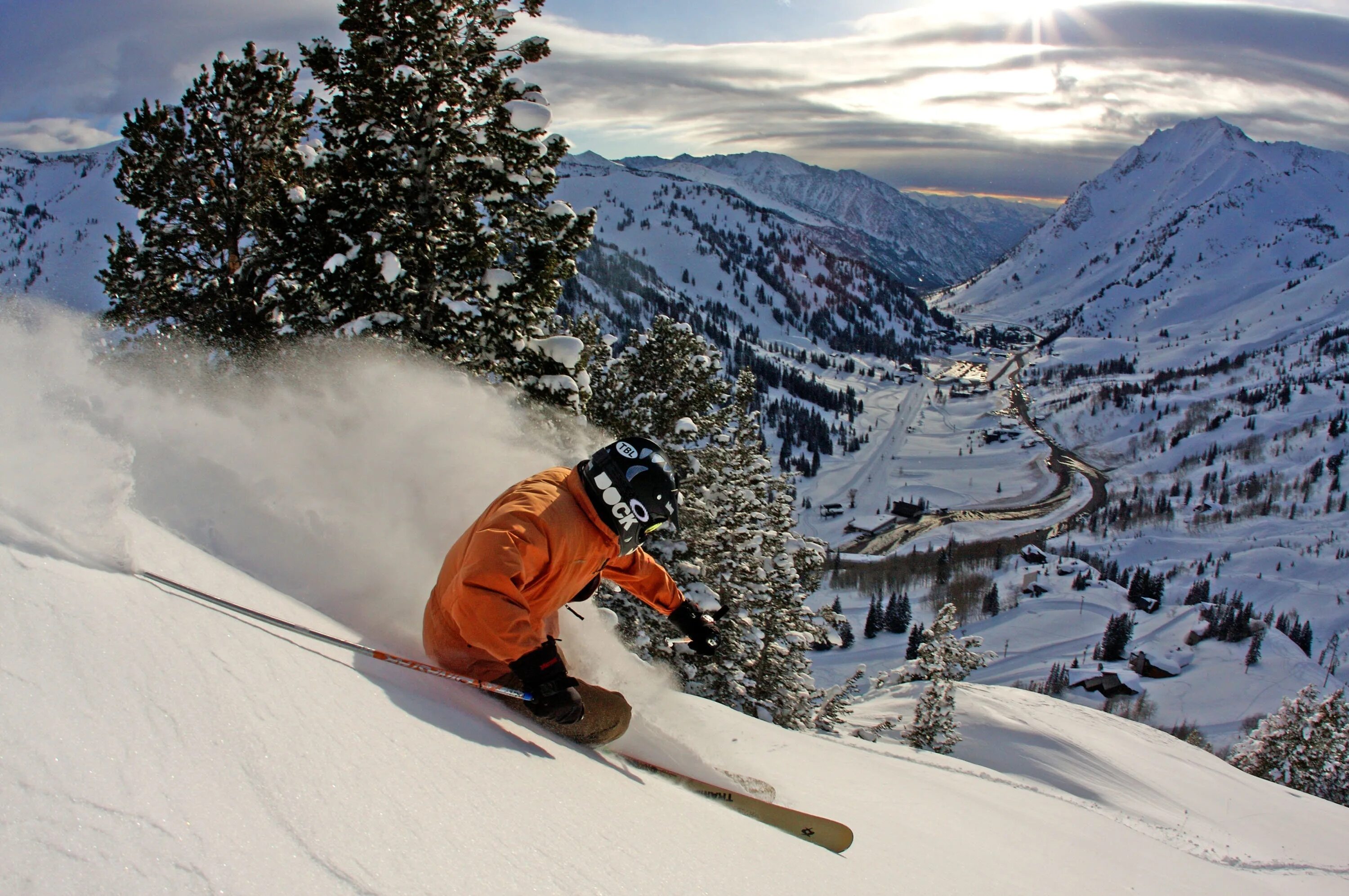 Salt Lake City горнолыжный курорт. Ski Resort in Utah. The Lodge at Snowbird Ski Resort in the Wasatch Mountains of Uta. Salt Lake Zen.